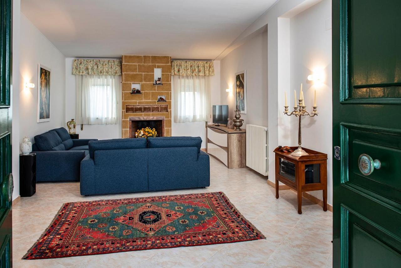Villa Eva Crispiano Bagian luar foto