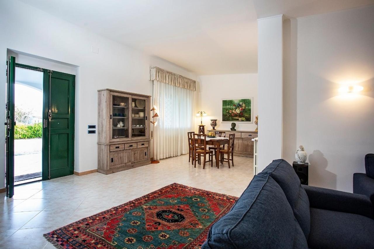 Villa Eva Crispiano Bagian luar foto
